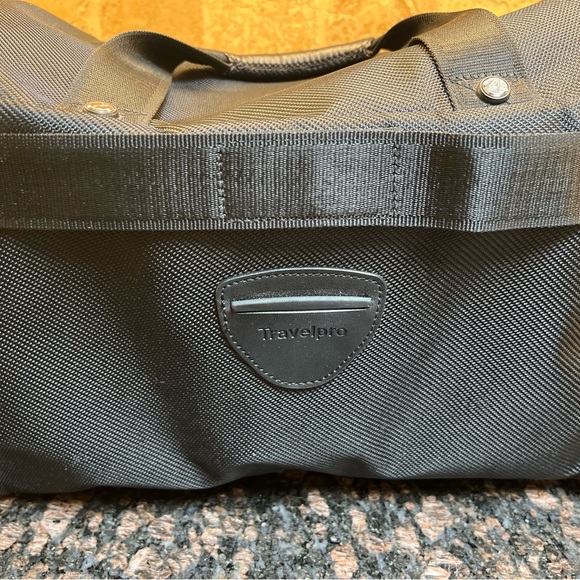 Travelpro Carry On Under Seat Shoulder Bag EUC - Picture 10 of 16